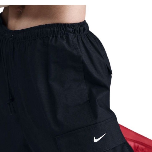 Nike - NWT - XL -  Black Cargo Pants - Oversized fit - Mid Rise stacked Length - Picture 5 of 6
